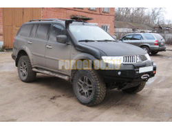 Передний силовой бампер без дуг серии Трофи на Mitsubishi Pajero Sport II 2008-2013 (02.121.03)