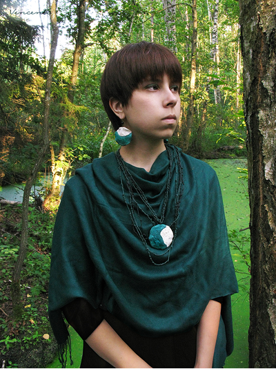 Сказки братьев Гримм. Кулон (колье) из полимерной глины с каплями "росы" - украшение в стиле фэнтези