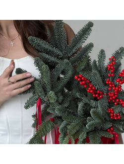 Композиция из нобилиса с илексом