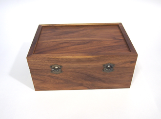 Шкатулка из ореха