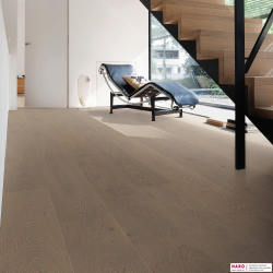 Декор паркетной доски  Haro Дуб Ракушечно-Серый Маркант браш 538946 в интерьере гостиной