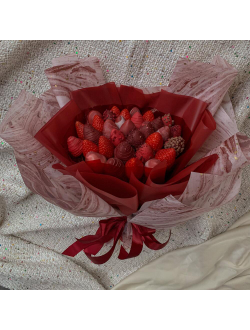 Букет с клубникой «RED MARBLE»