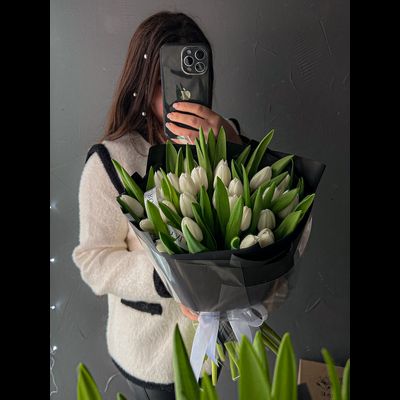 Белые тюльпаны "BLACK OPIUM" 25 шт