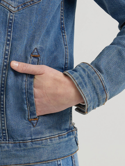 Куртка Wrangler® Women's Long Sleeve Classic Fit Denim Jacket