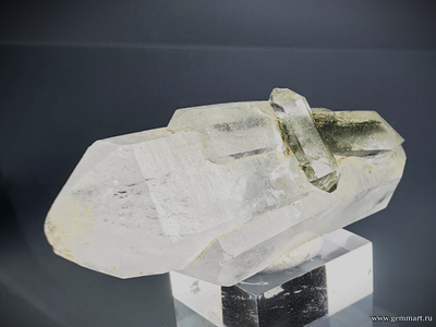 Горный хрусталь с включениями хлорита. Северная Осетия. 55*20*15мм