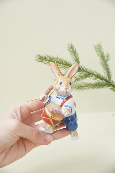 Заяц с барабаном