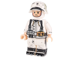 Немецкий солдат в зимнем камуфляже