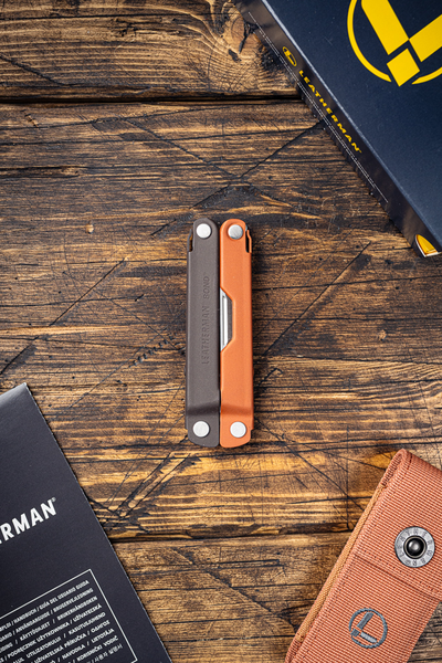 Leatherman Bond с чехлом на кнопке Burnt Sienna
