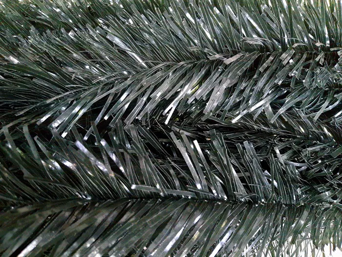 Ритуальная хвоя;
Цвет - темно-зеленый;
