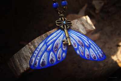 "Ключик от неба", бохо-подвеска с сапфиром и шёлковыми крылышками феи