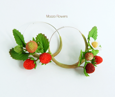 Серебряные серьги-кольца с земляникой .