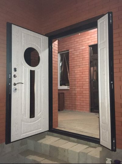 1200*2050 мм. VENMAR. СТАЛЬ 1,8 мм. АФИНА 90 мм. ГРЕЦКИЙ ОРЕХ/ ДУБ КАНЬОН СВЕТЛЫЙ или ГРЕЦКИЙ ОРЕХ/ КОВАНЫЕ ЭЛЕМЕНТЫ