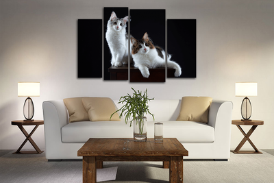 Модульная картина "Статуэтки на тумбочке"