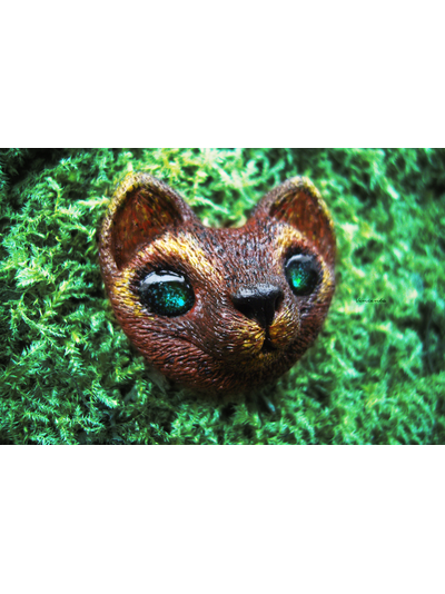 Необычная брошь "Кот-иллюзионист" (миниатюра, 4 см; авангардный стиль)