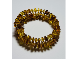 Браслет на пружине двойной из обработанного янтаря