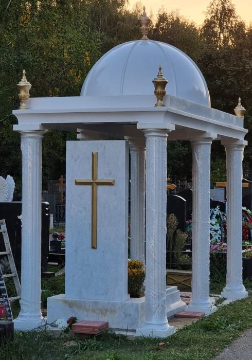 Мемориал на кладбище