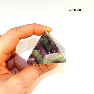 Флюорит натуральный (пирамида) арт.21989: 83,0г - 42*42*32мм