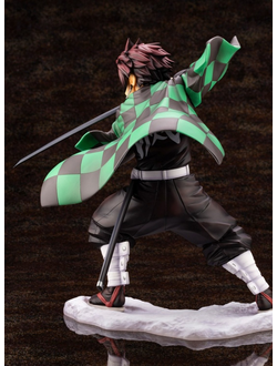 Фигурка 1/8  Тандзиро Камадо (Tanjirou Kamado)
