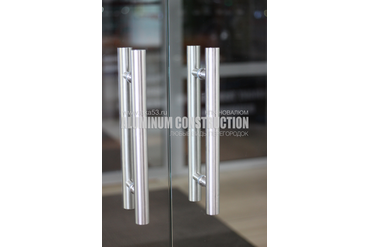 Двери входные цельностеклянные маятниковые
пр. А. Корсунова, 18, ТЦ "Славянская Ярмарка"