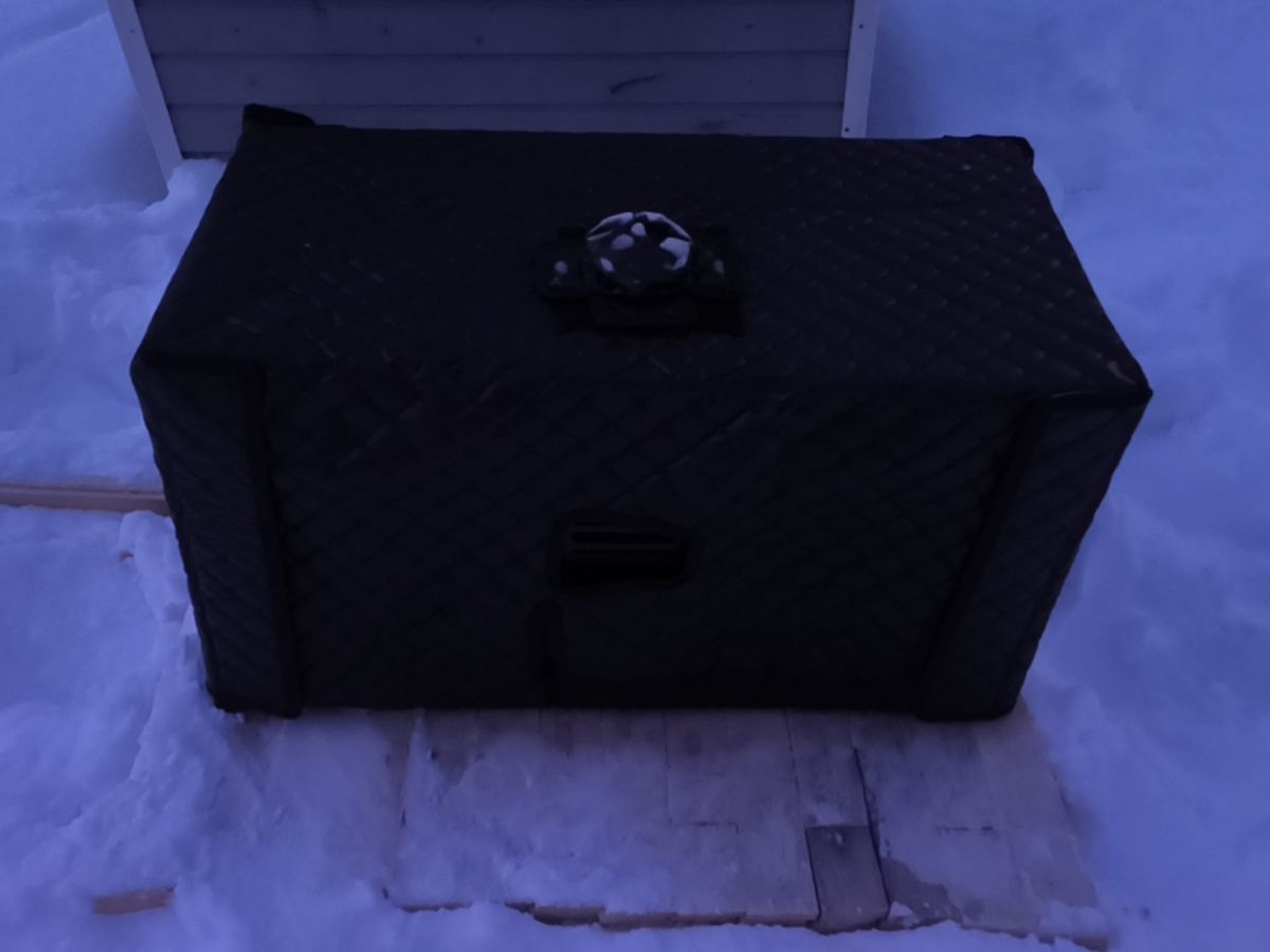 Термобокс КИНОВО 24В 80А покрыт инеем во время испытаний при температуре -30&deg;C