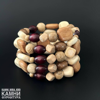 Браслет "Четыре витка яркий с кубиками" микс деревянных бусин разных форм, цветов и размеров на мэмори-проволке, цена за штуку