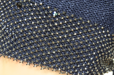 Стразы на вязаном берете