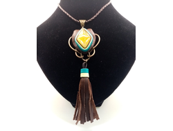 Подвеска с янтарем.