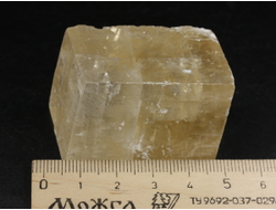 Кальцит оптический золотистый (исландский шпат), скол по спайности, Бразилия (45*25*25 мм, 72 г) №38298