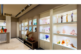 Освещение витрин в Казани. Подсветка торговых витрин. Подсветка витрин светодиодами.