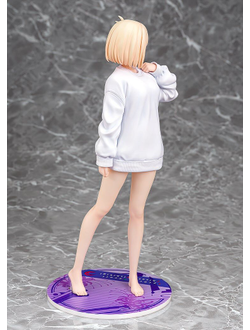 Фигурка 1/7 Тисато Нисикиги (Chisato Nishikigi Oversized Sweatshirt Ver.)