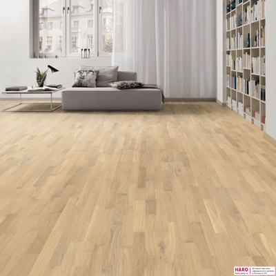 Декор паркетной доски Haro Дуб Песочно-Белый Маркант 538923 в интерьере гостиной