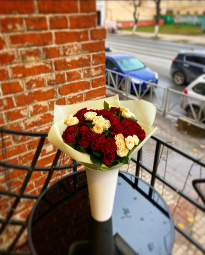 Букет роза кустовая 40 см 17 шт