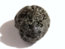 Тектит "Индошинит", галтовка, Китай (34*22*17 мм, 15 г) №16603