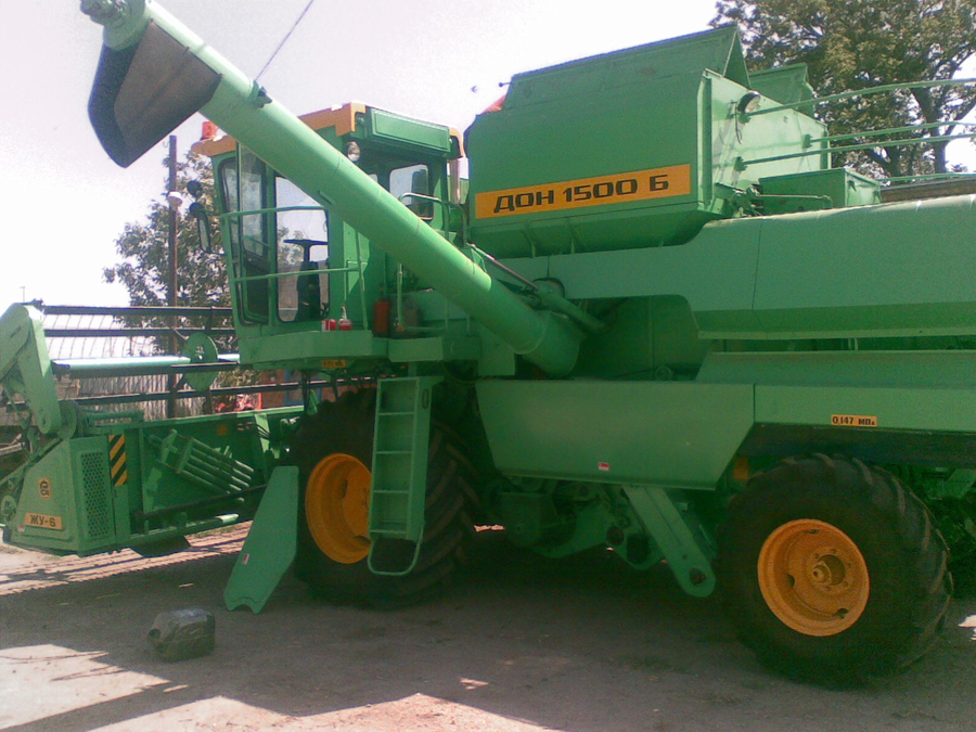 зерноуборочный комбайн «дон-2600».