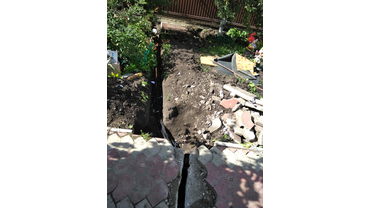 Установка камер видеонаблюдения с разрешением 4 мп 4К. Прокладка в трубах ПНД под газоном.