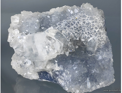 Апофиллит на кварце. Индия.47*34*22мм