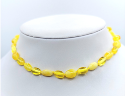 Детские бусы из обработанного янтаря через узелок 00779