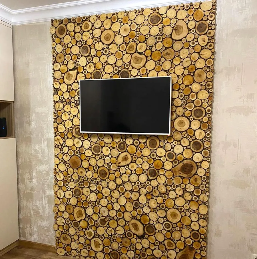 Панель под телевизор из спилов дерева разных пород. Работа splcenter.com