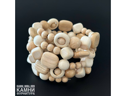 Браслет "Четыре витка светлое дерево" микс разных форм и размеров бусин на мэмори-проволке, цена за штуку