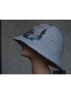 Шляпа с рисунком из коллекции женских головных уборов с рисунками