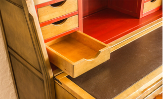 Шкаф-секретер с откидной столешницей.