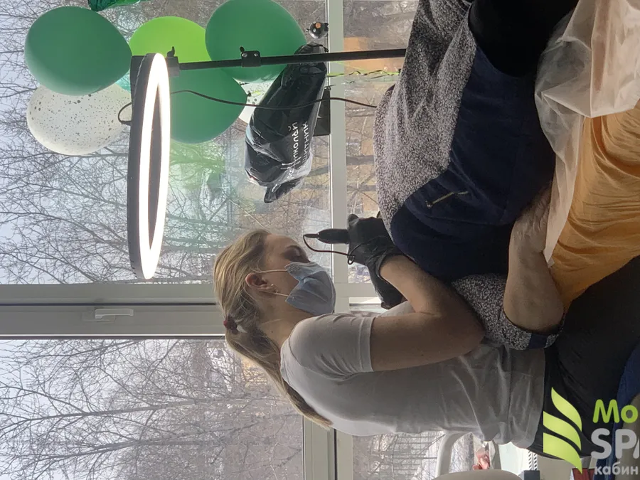 Мастер в процессе работы:)