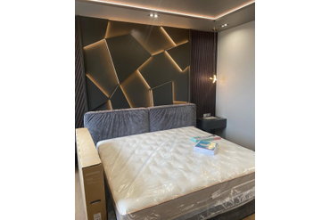 Тот случай, когда итоговый интерьер выглядит гораздо более эффектно, чем исходная визуализация. Монтаж у клиента прошел быстро и без проблем. 