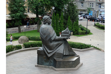 Памятник Ярославу Мудрому в Золотоворотском сквере