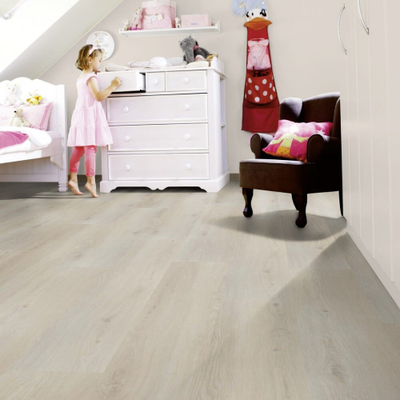 Виниловый пол Wineo 600 Wood XL CopenhagenLoft RLC189W6 в интерьере детской комнаты