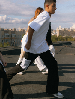 Брюки с накладными карманами черные