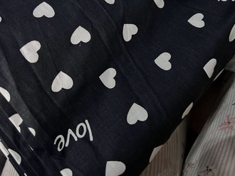 Подушка для беременных Big 280 см с холлофайбером + наволочка на молнии сатин сердечки Love на черном