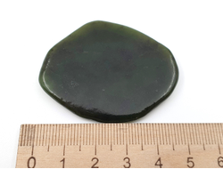 Нефрит, галтовка, Россия, Бурятия (48*40*5 мм, 19 г) №28212