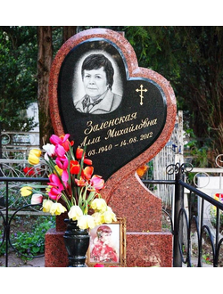 Памятник Сердце из красного гранита