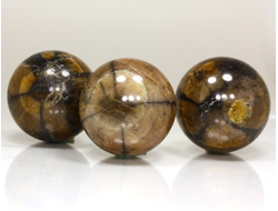 ШАРЫ ИЗ ХИАСТОЛИТА